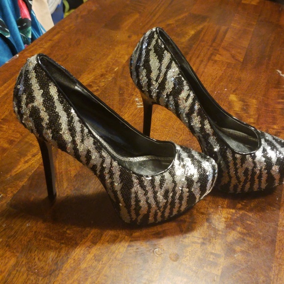 Shoe - Picture 2 of 4